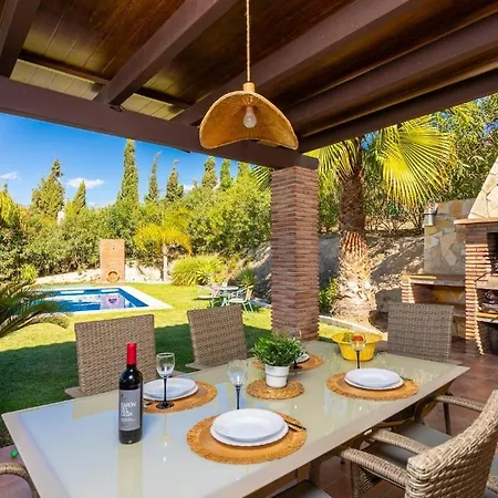 In Big Garden Fantastic Pool Villa Nerja